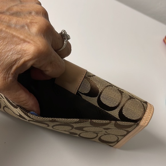 EUC Coach wallet Tan Canvas w Leather Coach Imprint Established 1941 w dust bag - Picture 4 of 8